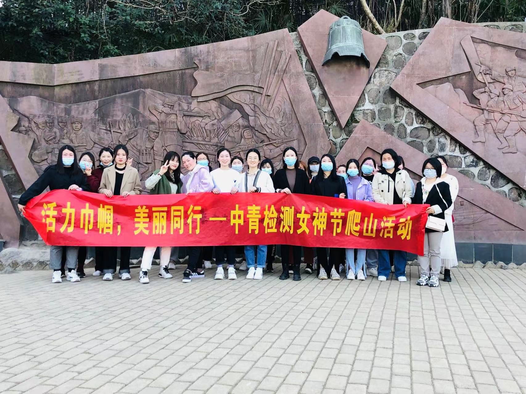 山頂合影.jpg